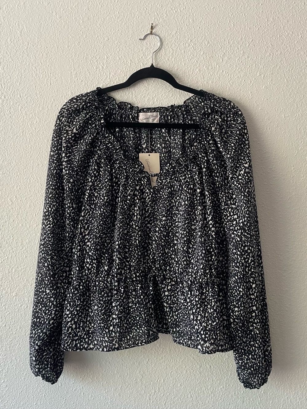 NWT Universal Thread Womens Large Black Ivory Peasant Boho Blouse Balloon Top